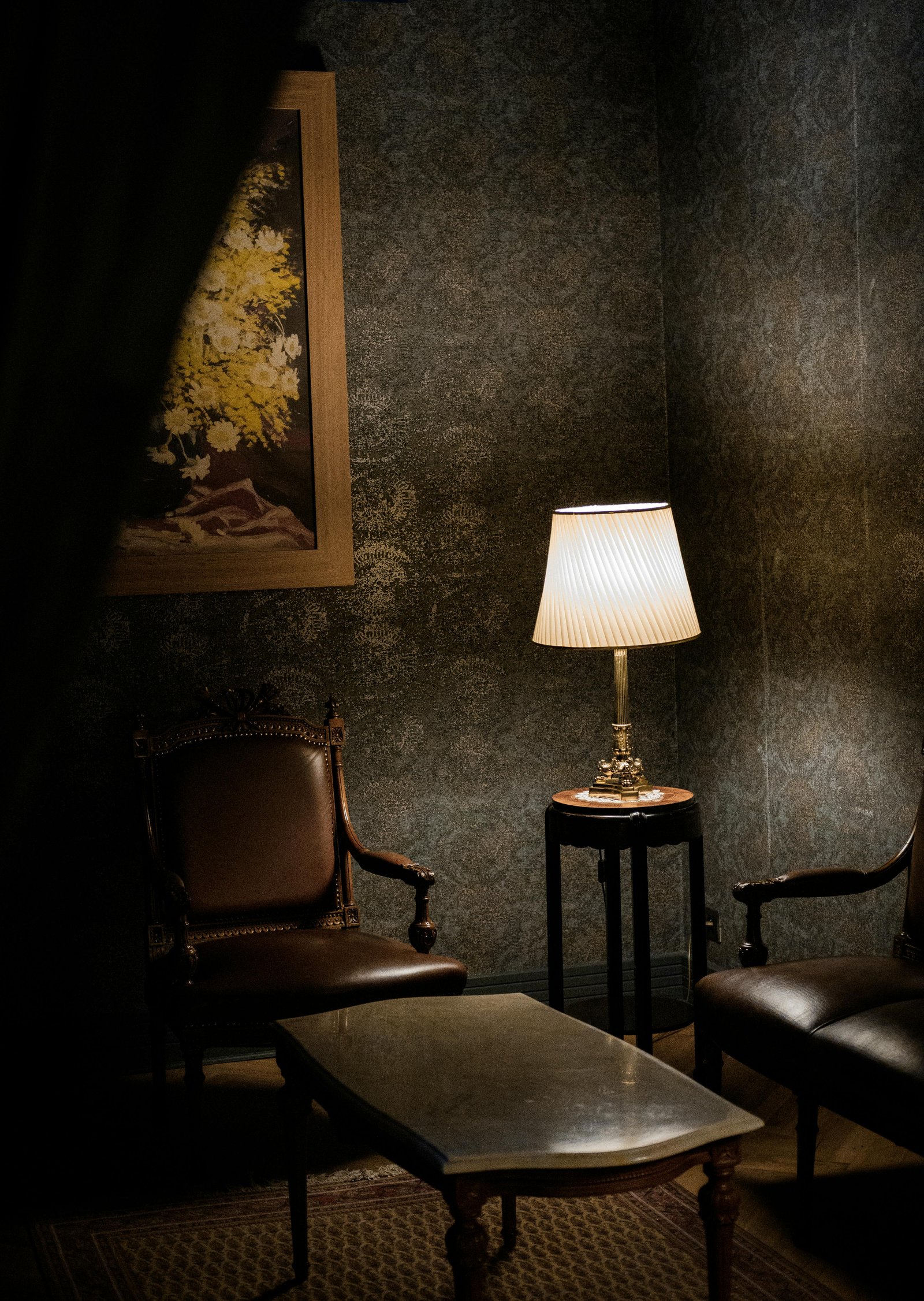 Qızılı naxışlı lüks oboy